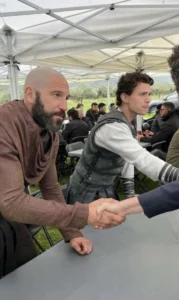 first set image of jon bernthal tom holland on set of v0 gdxiheotvgoe1